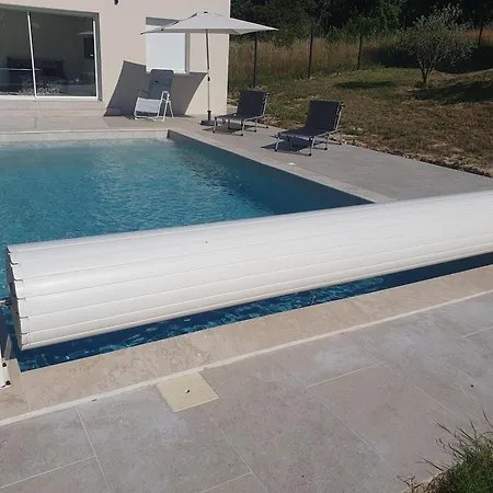 Location P2 Avec Piscine A La Campagne Apartman