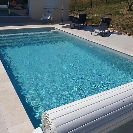 Apartment Location P2 Avec Piscine A La Campagne *